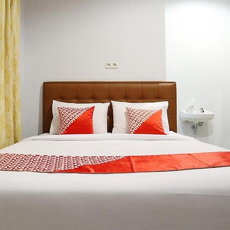 โอโย 1649 กรียา ลาวินซา Hotel ปาดัง ภายนอก รูปภาพ
