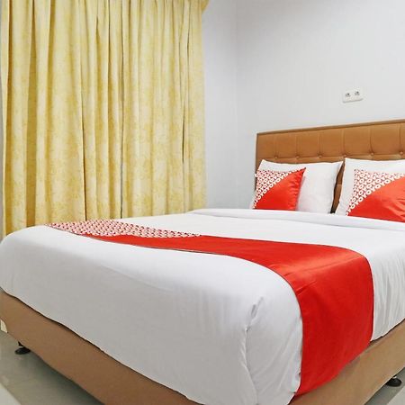 โอโย 1649 กรียา ลาวินซา Hotel ปาดัง ภายนอก รูปภาพ