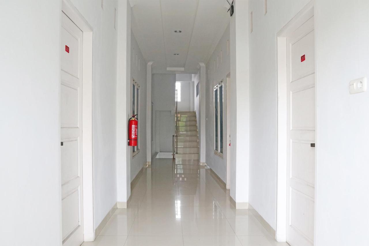 โอโย 1649 กรียา ลาวินซา Hotel ปาดัง ภายนอก รูปภาพ