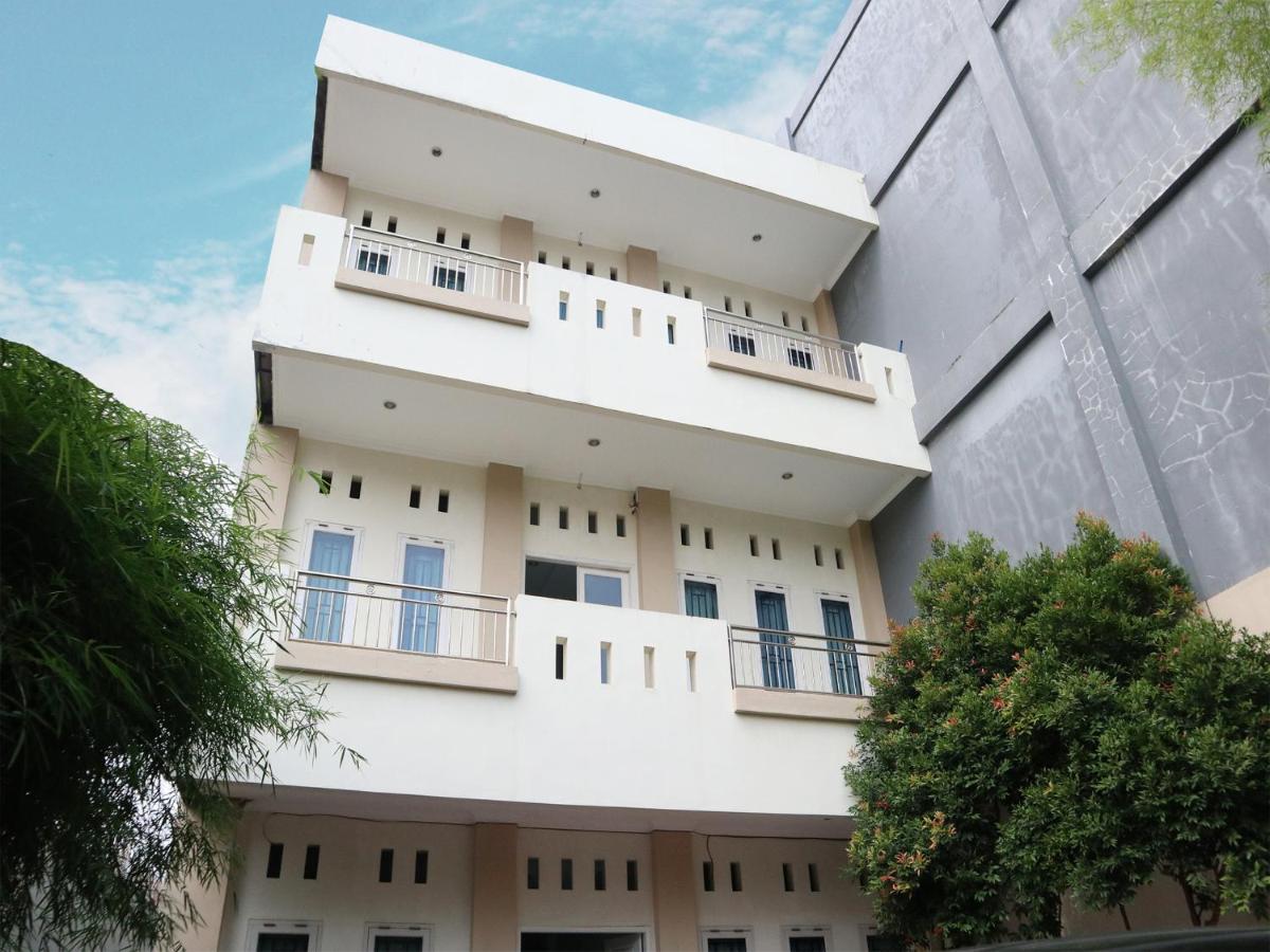 โอโย 1649 กรียา ลาวินซา Hotel ปาดัง ภายนอก รูปภาพ