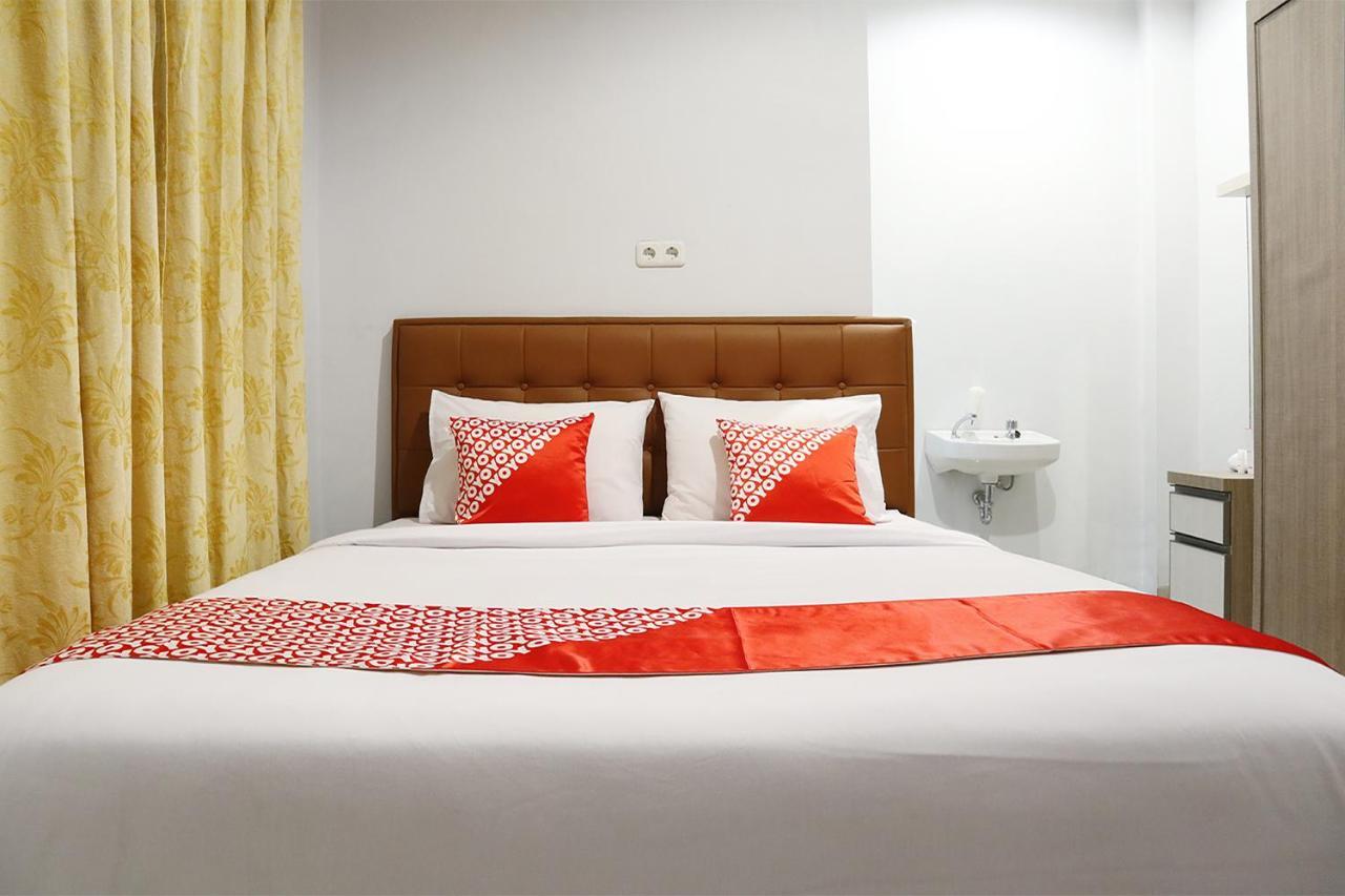 โอโย 1649 กรียา ลาวินซา Hotel ปาดัง ภายนอก รูปภาพ