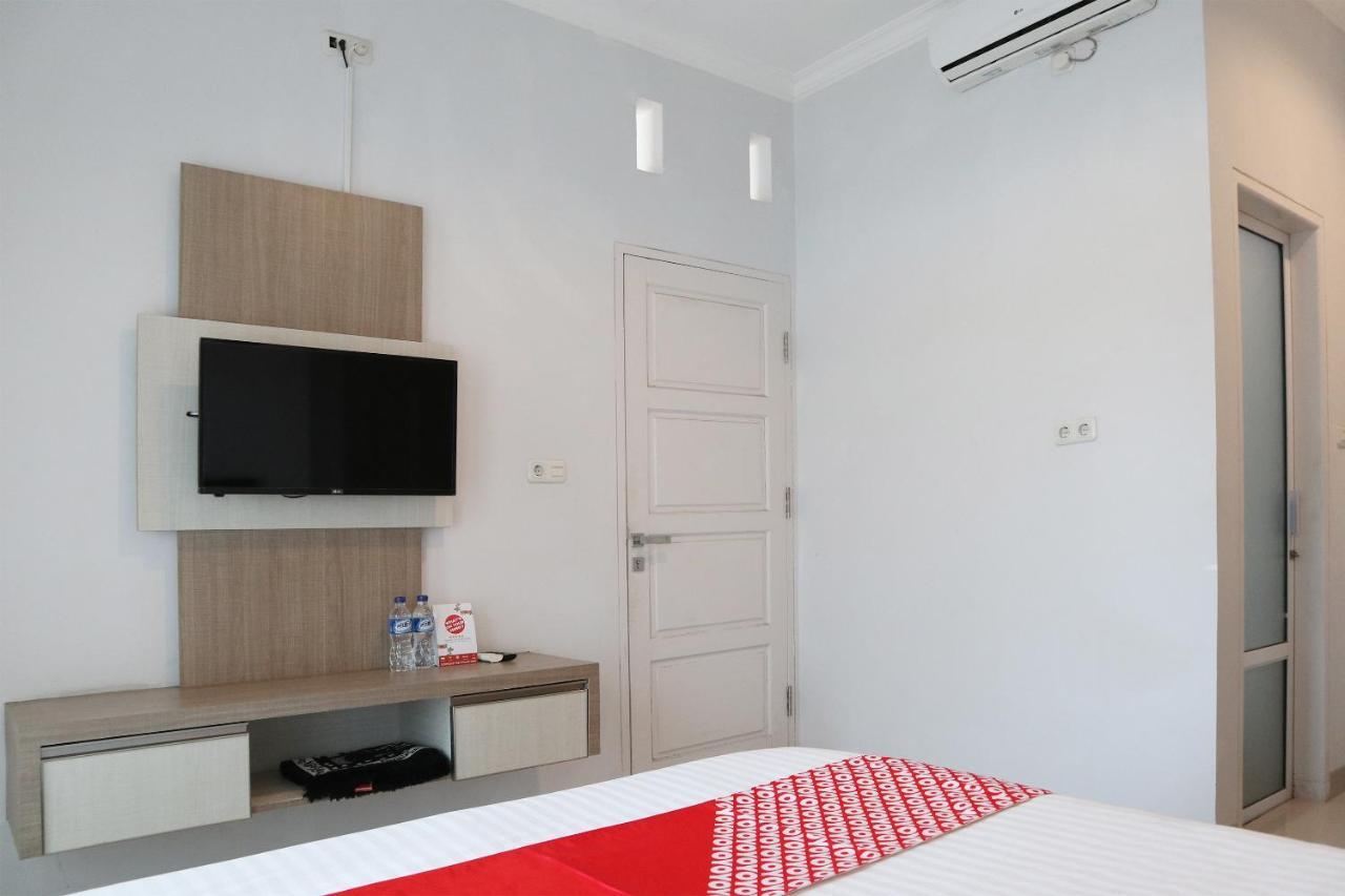 โอโย 1649 กรียา ลาวินซา Hotel ปาดัง ภายนอก รูปภาพ