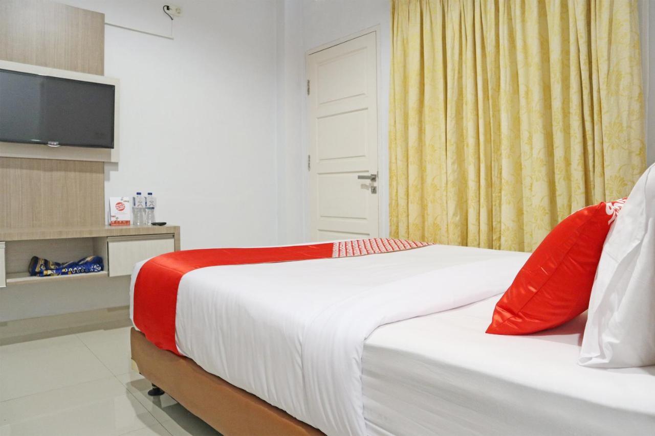 โอโย 1649 กรียา ลาวินซา Hotel ปาดัง ภายนอก รูปภาพ
